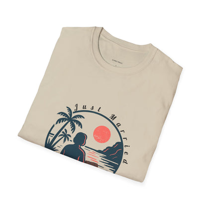 “Just Married” Women’s T-Shirt – The Perfect Blend of Humor and Sarcasm