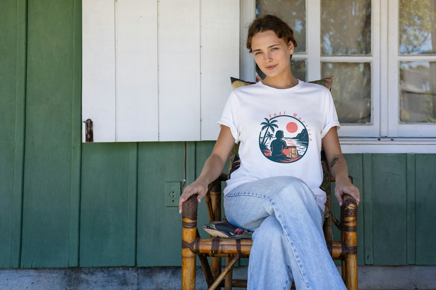 “Just Married” Women’s T-Shirt – The Perfect Blend of Humor and Sarcasm